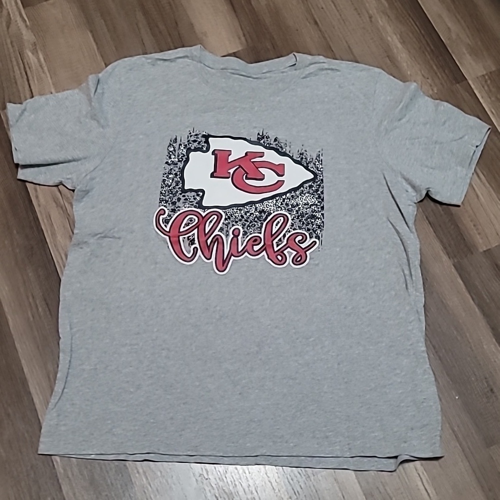 Kansas City Chiefs Gray T-shirt with KC Cheifs Logo. Size Large Custom Made - Picture 1 of 2